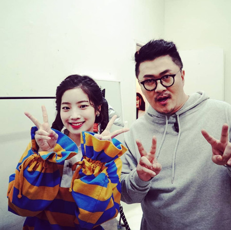 Defconn、ダヒョン（TWICE）との2ショット写真公開…「週刊アイドル」に期待高まる