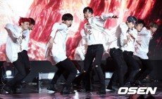 “カムバック”「SF9」、「デビュー1周年、セクシー美で勝負」