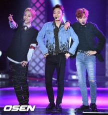 「EXO-CBX」、文大統領出席の中韓経済貿易パートナーシップ開幕式に同席