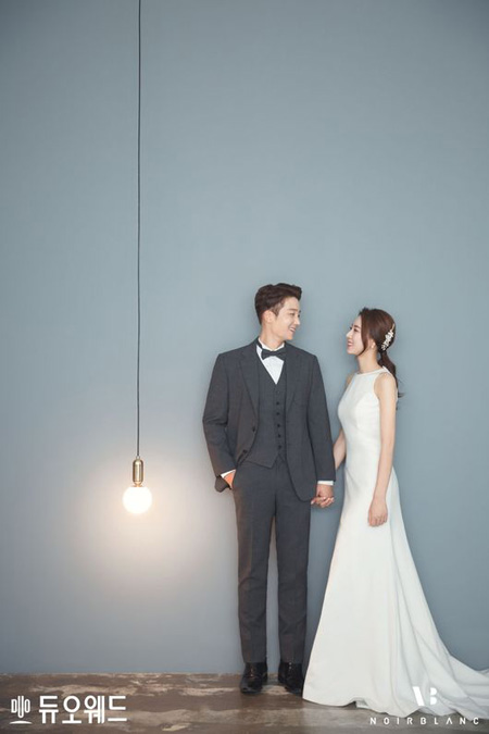 一般女性と結婚発表した俳優キム・ジヌ、ウェディング画報を公開