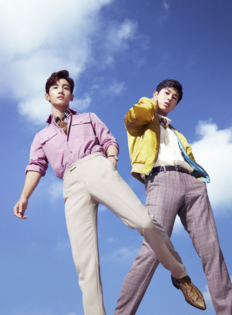 「東方神起」、約4年ぶりのオリジナルアルバム「TOMORROW」が各種音楽チャートを席巻！