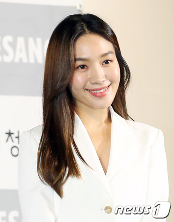 「青龍映画賞」女優チェ・ヒソ、イ・ジュンイク監督について「せりふがなくても出演したい」