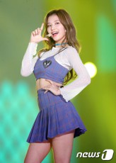 トピック Twice サナ ビジュアルだけじゃない 完ぺきな腹筋でファンをメロメロに 記事詳細 Infoseekニュース