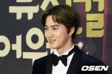 SUHO（EXO）、ミュージカル「笑う男」で新人賞を受賞できるか…期待高まる