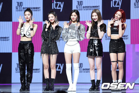 ”ガールズグループの名家”JYPから「ITZY」、ついにベール脱ぐ 「事務所の名声に傷をつけぬよう努力」