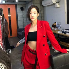 【トピック】女優パク・ミニョン、真っ赤なスーツでガールクラッシュな魅力放つ