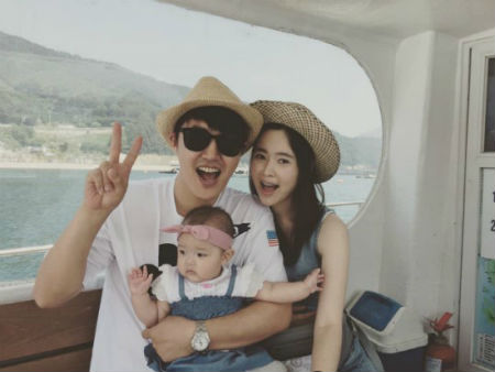 ユン・サンヒョン＆Maybee夫妻、家族写真公開「笑いながら幸せに」