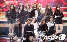 「IZ*ONE」、日本デビューシングル「好きと言わせたい」がプラチナディスクに