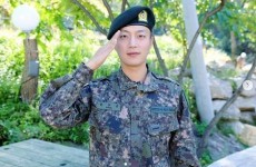ユン・ドゥジュン（Highlight）、模範的な軍服務で3か月はやい「上等兵」進級