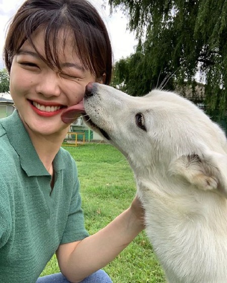 女優キム・ユジョン、「一番大好き」インスタに愛犬との日常を掲載