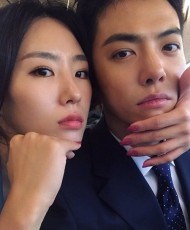 KangNam、イ・サンファ“プレ夫婦”…顔をくっつけツーショット公開、似ていくカップル