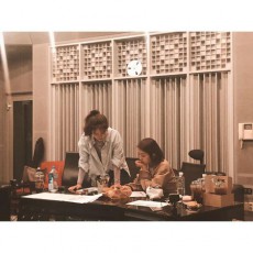 「Fin.K.L」のイ・ジンとオク・チュヒョン、レコーディング室での真剣な姿に関心度アップ