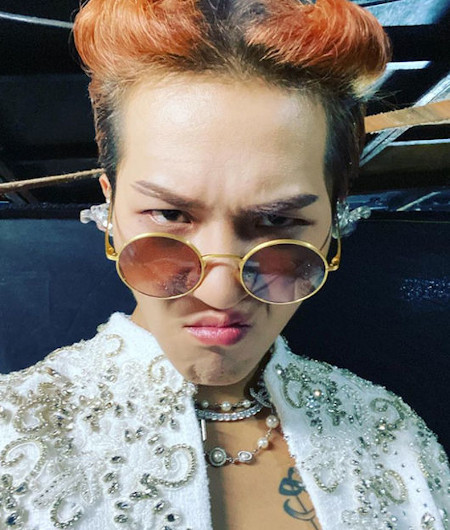 MINO（WINNER）、インスタでファッショニスタぶりを披露、ポイントはオレンジカラーの前髪リーゼント