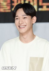 「EXO」一部ファン、“CHEN脱退要求”車両まで走らせる…