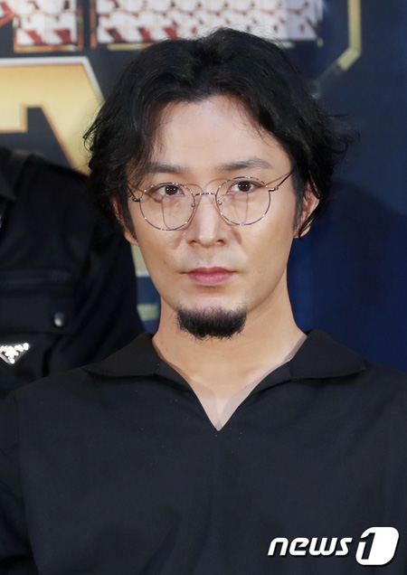 ラッパーVerbal Jint、“n番部屋”写真所有20代自殺という記事への辛辣コメントが話題