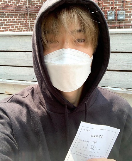 ジェヒョン（NCT127）、マスク着用で投票“認証”=「投票完了」