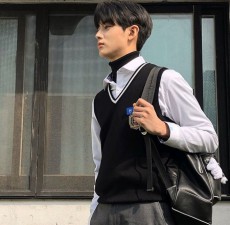 「PRODUCE X 101」出身キム・ミンギュ、少女マンガの王子様のような制服ビジュアルで魅了