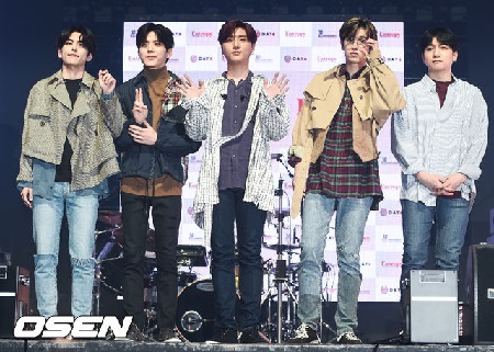 「DAY6」、活動一時中断…一部のメンバー心理的な不安症状訴え