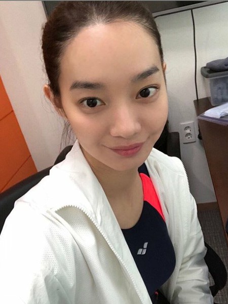 女優シン・ミナ、オールバックヘアーも完璧…キム・ウビンが惚れ