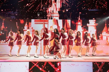 「IZ*ONE」、160分間の幻想童話…オンラインコンサート大成功