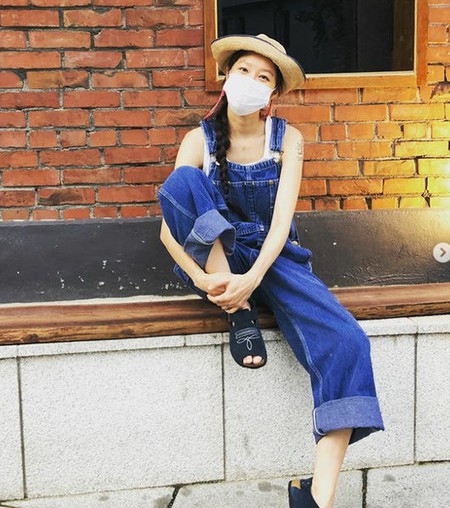 女優コン・ヒョジン、スレンダーな愛らしい後ろ姿を披露
