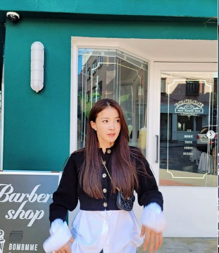 女優イ・シヨン、人妻に見えない童顔な美貌を披露