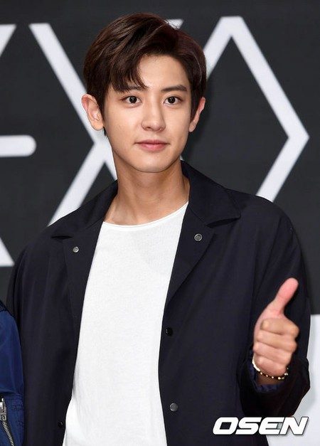 CHANYEOL（EXO）の”複数人と浮気説”で”ROSEとの合成写真”が再拡散…ロゴ盗用されたメディアが警告「フェイクニュースに法的対応」