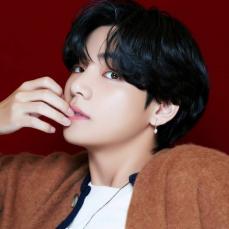 BTS（防弾少年団）」V、彫刻Vライン…ニューアルバム「BE」写真