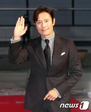 俳優イ・ビョンホン、「南山の部長たち」で男優主演賞受賞＝「第40回韓国映画評論家協会賞」受賞ラインナップ