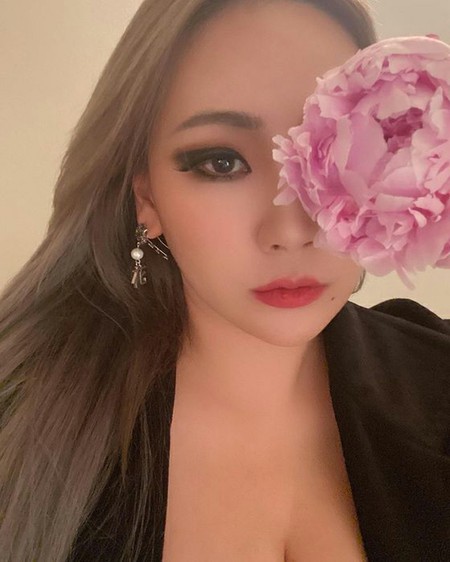 CL（元2NE1）、ボリューム感溢れるスタイル…セクシー美誇示に注目