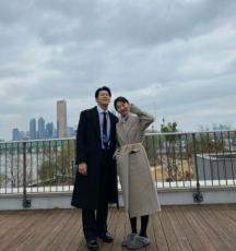 俳優キム・ソンホ、スジ（元Miss A）と共演したドラマ「スタートアップ」の最終撮影に泣き顔