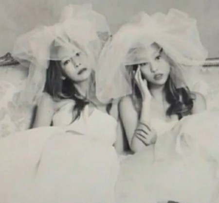 女優ファン・シネの娘イ・ジニ、超童顔な母と姉妹のようなウェディングドレス姿を公開