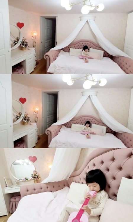 女優ソ・ユジン、娘のお姫様ベッドルームを公開…“姉の部屋で遊びたがる妹”