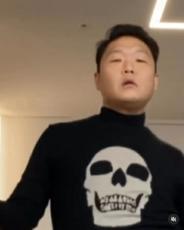 痩せ姿のPSY、愉快な謝罪コメントが話題に…“プロらしく管理します”