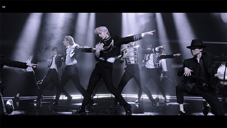 「ONEUS」、新曲「BLACK MIRROR」MVティーザー公開…舞台天才の出撃