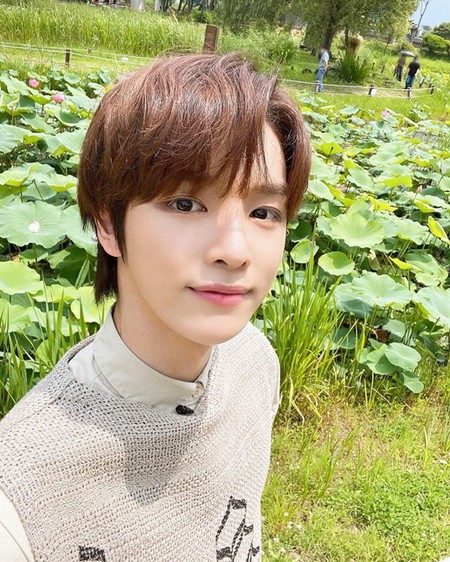 NCT」ソンチャン、CGのような美しさ＆模範生ファッション…誰もが好きに