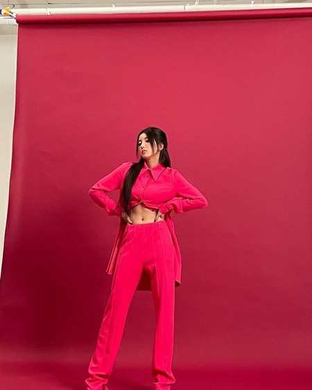 クォン・ウンビ（元IZ*ONE）、あえて隠さなかったグラマラスな