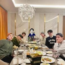 「Block B」、ユグォンの除隊を記念して久しぶりに集合…校内暴力騒動後に入隊のパクキョンの席には!?