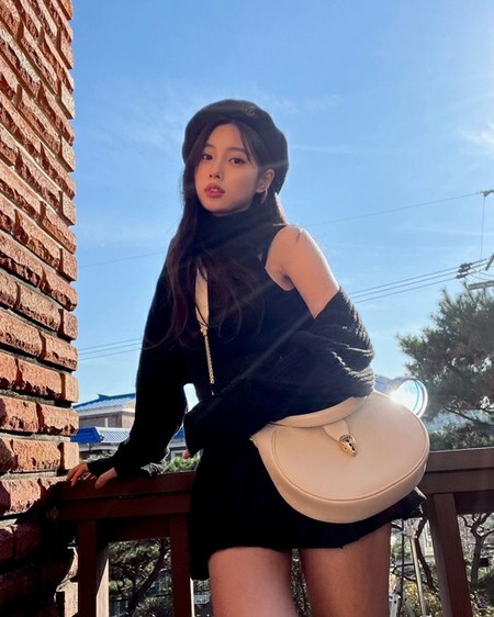カン・へウォン(元IZ*ONE)、高級バッグもかなわない輝く