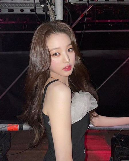 チャン・ウォニョン（IVE）、小さな顔にいっぱいの目鼻立ち…「格別な