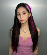 VIVIZ」オムジ、ますます大人っぽく綺麗に…元「GFRIEND」メンバーたち