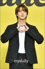 【全文】「BTS」JIN、18日に左手人差し指の縫合手術…「日常生活で負傷、回復に専念」