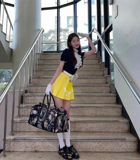 17歳”チャン・ウォニョン（IVE）、ゴルフウェア姿にウインクで