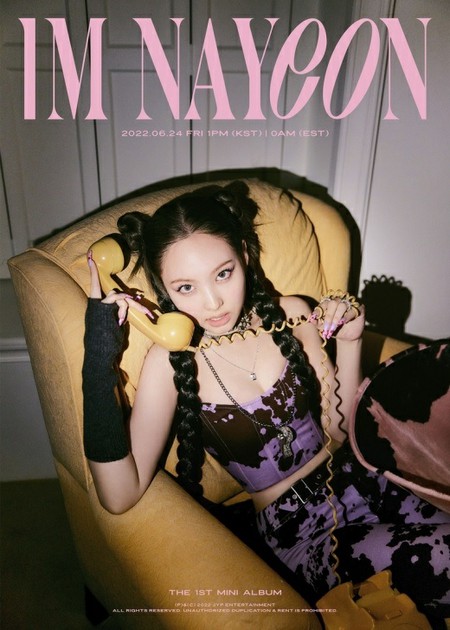 【新品未開封】ナヨン ソロ写真集 Yes, I am Nayeon.　2種セット 商品詳細ページ | ONCE JAPAN OFFICIAL SHOP | TWICE ソロ写真集