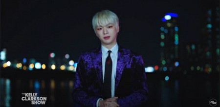 歌手カンダニエル（KANGDANIEL）、米「ケリー・クラークソンショー」で圧巻のステージ披露…クラークソンも絶賛！