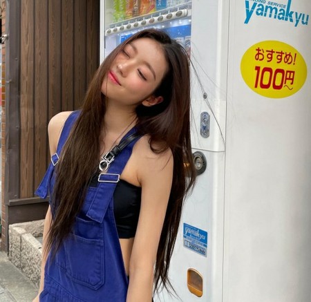 「OH MY GIRL」ユア、露出もヒップに清涼夏ファッション…日本の街角でのんびり旅行