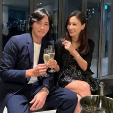 俳優チャン・ドンゴン、コ・ソヨン夫婦…シャンパンで乾杯のツーショットに“びっくり”