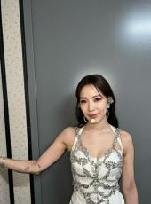 歌手BoA、キラキラのミニワンピースも似合う