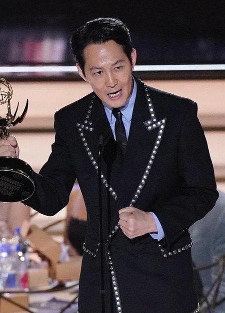 米「エミー賞」で”アジア人初”主演男優賞の「イカゲーム」イ・ジョンジェ 「言語は重要ではないと証明」