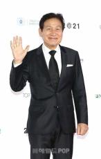 “健康異常説浮上”俳優アン・ソンギ、血液がんで闘病中と明かす…「元気になって戻ってくる」＝現地報道